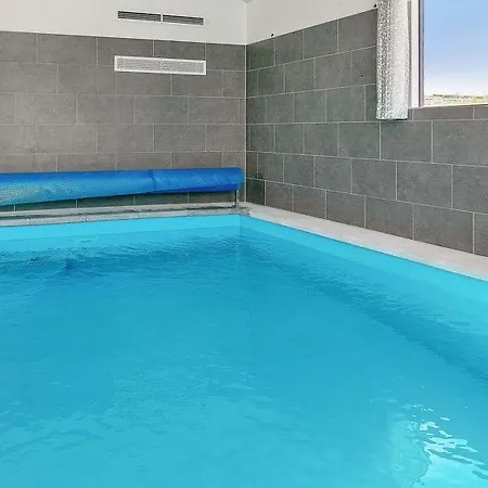 Sleeps 24 Pool Wifi Holiday home Keldbylille