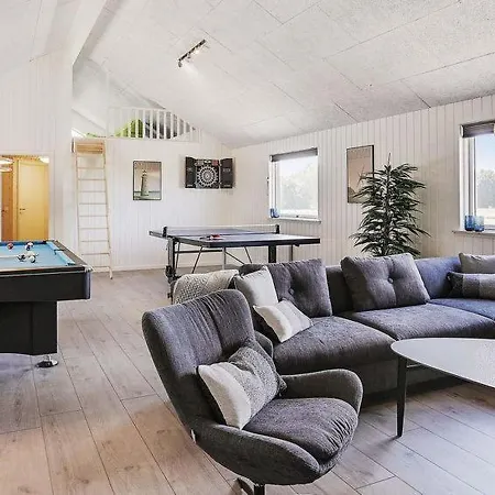 Sleeps 24 Pool Wifi Holiday home *